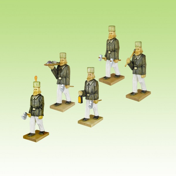 geschnitzte Bergparade